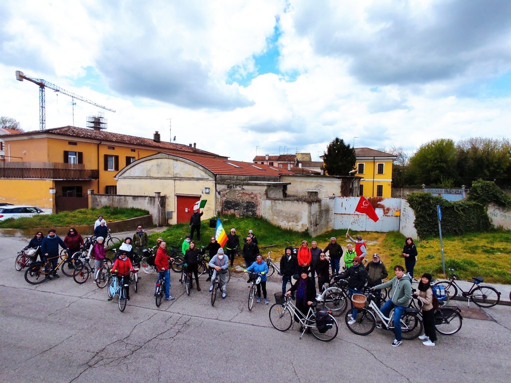 In Tanti In Bici Con L Anpi Di Mantova Per La Staffetta Della Memoria