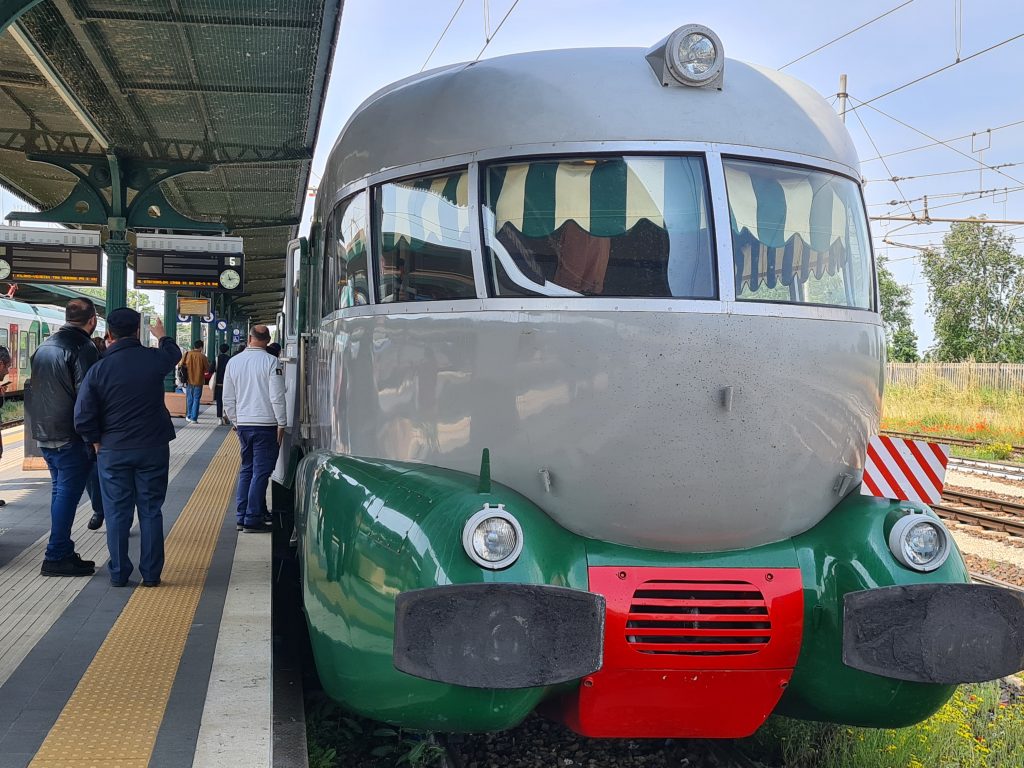 L Arrivo A Mantova Dell Arlecchino Il Treno Storico Di Fondazione FS