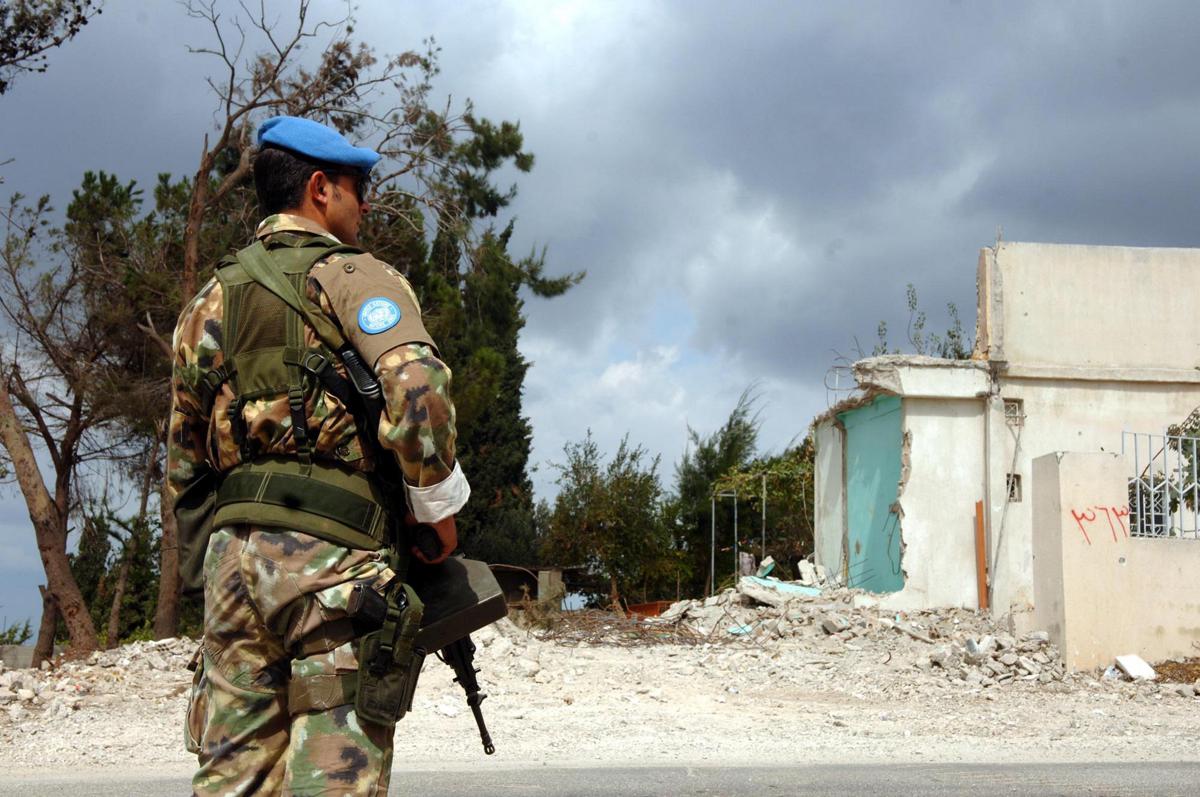 Razzo su base Unifil in Libano Crosetto Se servirà rientro in