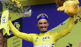 VAN AERT BEFFA VIVIANI IN VOLATA AL TOUR, ALAPHILIPPE ALLUNGA