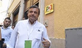 CALENDA LASCIA IL PD “NON POSSO ACCETTARE L’INTESA CON I 5 STELLE”