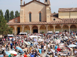 Fiera delle Grazie, con il Bancofiera 200 espositori si sfidano per la miglior bancarella