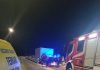Camion polacco si incastra tra le barriere del ponte di San Benedetto Po