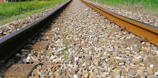 Treni, guasto a Pizzighettone: ritardi e corse cancellate sulla Mn-Cr-Mi Paura al passaggio a livello di viale Oslavia: l'auto passa e il treno fischia. Il convoglio era fermo