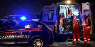 L’auto si schianta contro la rotonda del casello di Pegognaga e si ribalta: cinque ragazzi in ospedale