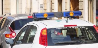 Bimbo di cinque anni si perde durante un giro in bici con baby sitter e sorellina. Rintracciato dalla Polizia Locale Bimbo di cinque anni si perde durante un giro in bici con la baby sitter e la sorellina. La Polizia Locale lo rintraccia in pochissimo tempo