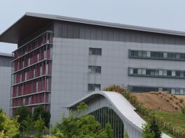 Cauto spiraglio per il bimbo precipitato dal balcone ma il quadro resta ancora gravissimo