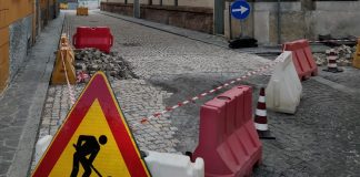 Via Pomponazzo chiusa al traffico per sostituzione  di un chiusino fognario