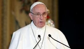 PAPA “ANGELUS IN RITARDO, ERO CHIUSO IN ASCENSORE”