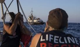 MIGRANTI, “ELEONORE” FORZA DIVIETO INGRESSO E SI DIRIGE A POZZALLO