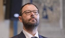 M5S “SE SU ROUSSEAU VINCE IL NO AL GOVERNO CONTE NE PRENDA ATTO”