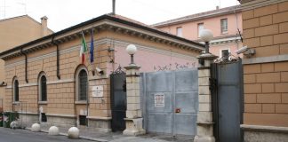 Estorce 300mila euro a imprenditore, indagato nell’inchiesta “Mensa dei Poveri”, arrestato un 50enne Estorce 300mila euro a imprenditore, indagato nell'inchiesta "Mensa dei Poveri", arrestato un 50enne