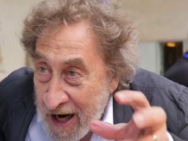 Howard Jacobson: ” Viva l’ironia, abbasso i social”