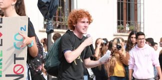 Migliaia di studenti in piazza per lo sciopero contro i cambiamenti climatici