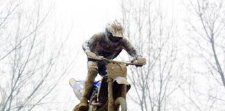 Cade durante la gara di motocross al Migliaretto: elitrasportato a Parma