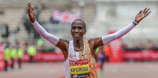 ELIUD KIPCHOGE ABBATTE IL MURO DELLE 2 ORE, MARATONA IN 1h59’40”