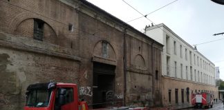TORINO, IL ROGO ALLA CAVALLERIZZA FUORI DALL’AREA UNESCO