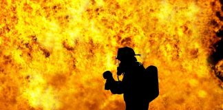 IN CALIFORNIA CONTINUA LA BATTAGLIA CONTRO GLI INCENDI