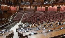 VIA LIBERA DELLA COMMISSIONE CAMERA AL TAGLIO DEI PARLAMENTARI
