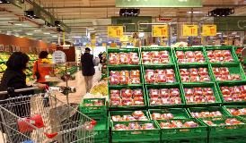 CONSUMI, INCERTEZZA BRUCIA 3,3 MILIARDI DI SPESA DELLE FAMIGLIE