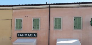 Coltello alla gola a una farmacista di Bonizzo durante una rapina a Erbè Coltello alla gola a una farmacista di Bonizzo durante una rapina a Erbè
