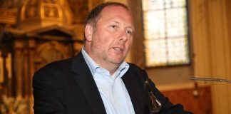 Ultimo giorno di Assmann come direttore del Ducale. L’interim affidato a Emanuela Daffra Ultimo giorno di Assmann come direttore del Ducale. L'interim affidato a Emanuela Daffra