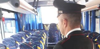 Grazie, bloccano un autobus Apam, denunciati dai carabinieri cinque minorenni
