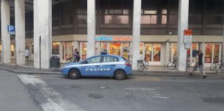 Rubano al Carrefour caramelle e cioccolato per 6 euro: segnalati due 14enni