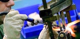 SCENDE LA PRODUZIONE INDUSTRIALE, A SETTEMBRE -2,1% SU BASE ANNUA