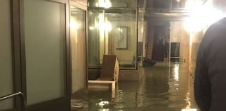 ACQUA ALTA RECORD A VENEZIA, MORTE DUE PERSONE