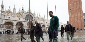 AZZURRI A PIAZZA SAN MARCO “VENEZIA SI RIALZERÀ”