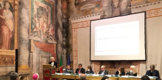 INDUSTRIA FARMACEUTICA INVESTE 1 MILIARDO L’ANNO E CHIEDE STABILITÀ