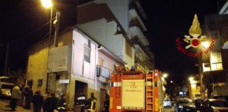 ESPLOSIONE IN NEGOZIO A REGGIO CALABRIA, FERITI VIGILI FUOCO E AGENTI