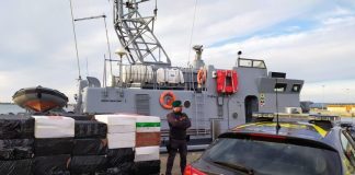 SEQUESTRATE 7 TONNELLATE DI SIGARETTE NEL CANALE DI SICILIA,17 ARRESTI