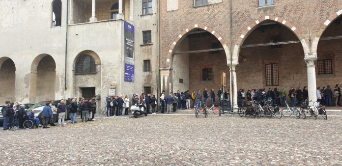 Mantova invasa dai turisti. Lunghe code al davanti a Ducale e Te, tutto esaurito negli alberghi