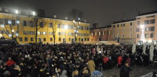Le Sardine mantovane portano in piazza quasi 2 mila persone