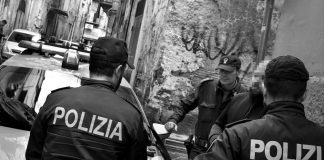 Controlli tra i banchi del mercato ordinati dal Questore: beccati ambulanti irregolari Gli agenti della Questura