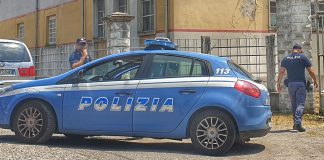 Ruba alla Favorita, ma viene riconosciuta e fermata da un agente fuori servizio: denunciata 27enne