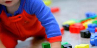SCHIAFFI A BIMBI IN ASILO NIDO, SOSPESA MAESTRA NEL VARESOTTO