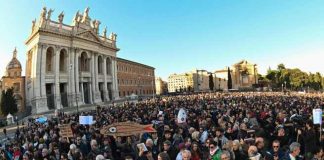 LE SARDINE IN PIAZZA A ROMA, SANTORI “LA POLITICA NON È MARKETING”