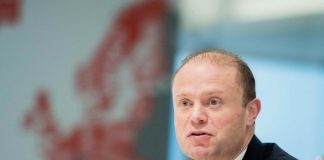 L’EUROPARLAMENTO CHIEDE LE DIMISSIONI DEL PREMIER MALTESE