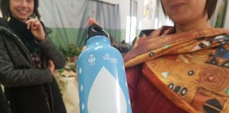 Campagna “Plastic Free”: Babbo Natale porta le borracce Tea a Marmirolo