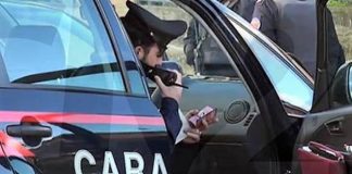 Rapina a mano armata a Commessaggio. Finto carabiniere minaccia con una pistola un’anziana e fa razzia di valori Rapina a mano armata a Commessaggio. Finto carabiniere minaccia con una pistola un'anziana e fa razzia di valori