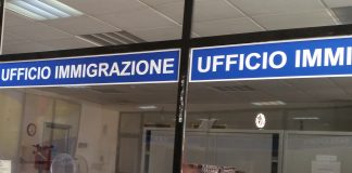 Tre stranieri pluripregiudicati espulsi e rimpatriati dalla Questura che revoca anche 21 permessi di soggiorno Tre stranieri pluripregiudicati espulsi e rimpatriati dalla Questura che revoca anche 21 permessi di soggiorno