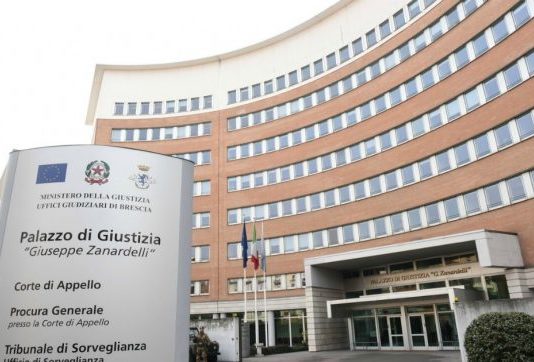 Speronò l’ex e l’amico con l’auto: pena ridotta a 7 anni e 4 mesi Ridotta a 12 anni la pena per Nicola Vignali che uccise il padre nella casa di Piazza Virgiliana