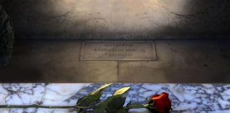 UNA ROSA PER RAFFAELLO APRE LE CELEBRAZIONI PER I 500 ANNI DALLA MORTE