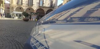 Lancia un masso di 8 kg da un cavalcavia sulla A4, arrestato