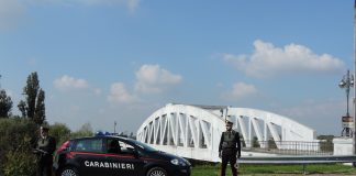 Quistello, irrompe per tre volte a casa della sorella minacciando con un coltello il suo compagno. Lo fermano i carabinieri