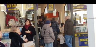 Primo giorno di saldi, l’outlet di Bagnolo San Vito fa il pienone