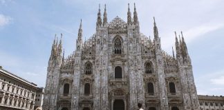 Smog, a Milano fino alle 18 tutti a piedi